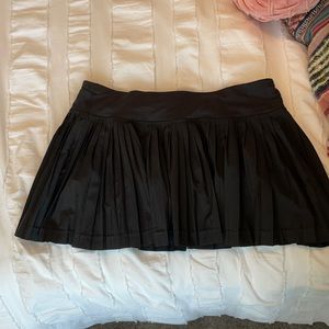 size 8 black lulu pleated skirt
